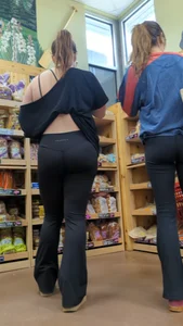 Thick college pawg in the leggings