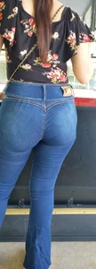 Pocketless Jeans Are So Sexy