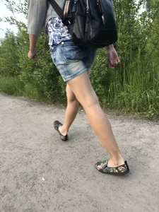 Nice Girl in Jeans Shorts and Flats Candid Pics