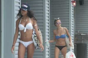 Candid Florida beach and bikini girls