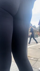 [OC] TIGHT ROUND BUBBLE in Black Leggings [OC]