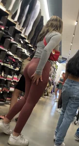 outrageously fat ass on this lulu employee