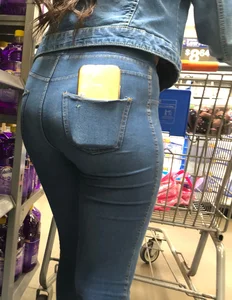 Girl with Hot Ass in Tight Jeans Supermarket Creepshots