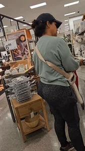 Thick ASS milf lets me cap