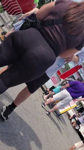 Massive ass girl in leggings