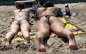 She hulk and smaller bikini sunbather, she hulk is nice