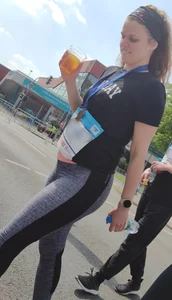Sporty babe with a nice ass