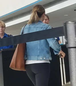 Candid girls in leggings and tights