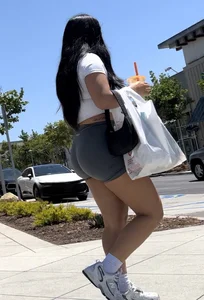 Curvy Latina  Gray shorts (Faceshot , Cameltoe)