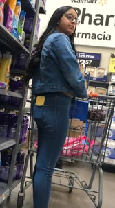 Girl with Hot Ass in Tight Jeans Supermarket Creepshots