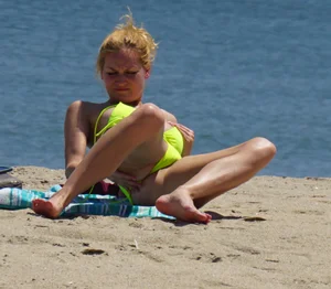 Sexy ass blonde milf on the beach in a thong with cameltoe and bending over