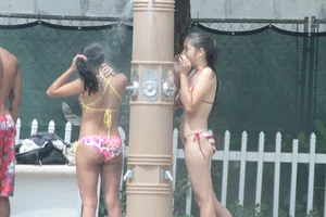 Candid Florida beach and bikini girls