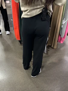 Petite Asian Nike Employees  [ OC ]