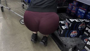 Milf big booty in red leggings (NOT OC)