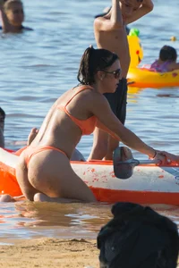 Candid beach girls in thongs