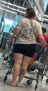 Milf in black biker shorts and flip flops