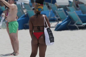 Candid Florida beach and bikini girls