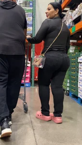 Nice thick milf in jeans