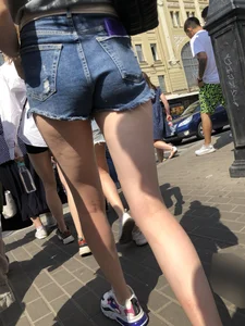 Group of Candid Girls in Mini Shorts With Amazing Legs Crossing a Street Creepshots Gallery
