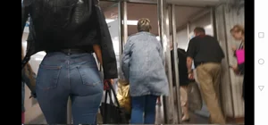 Girl in Tight Jeans on Heels with Great Ass Subway Escalator Creepshot