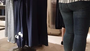 Thick girl shopping in tight jeans with a decent ass