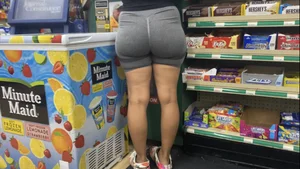 Peach booty lightskin girl