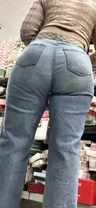 Latina baddie nice phattie in jeans‼️