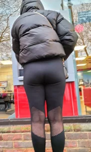 Leggings girl taking cash out