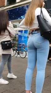 BEAUTIFUL BLONDE WITH JEANS (NOT OC)