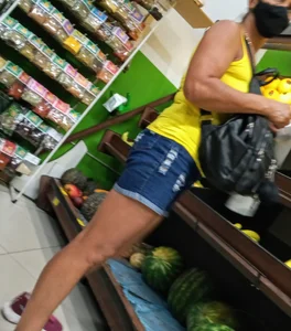 Milf in shorts and yellow top