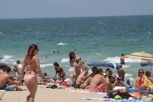 Sexy Florida beach bikini girls