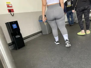 Juicy ass gray leggings