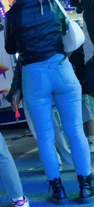 amazing ass in jeans OC