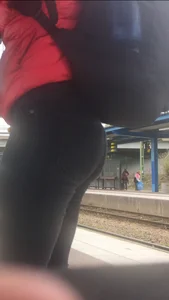 Tight Ass in Yoga Pants Street Closeup Candid