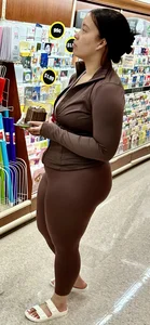 5’9 Thicc in the thighs wearing that brown so fine‼️