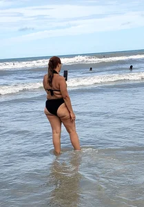 Beach meaty ass MILF W bikini