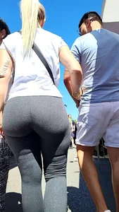Hot big bubble ass in grey leggings