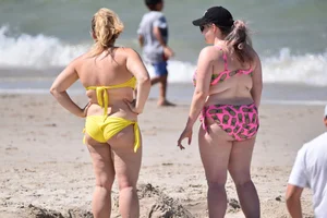 Extra thick beach girls in bikinis with big boobs