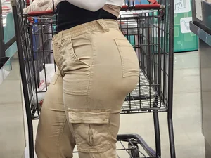 Out In The Wild 26 (The Phattest ass i cap this year) Epic Bubble!