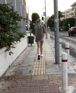 Nice girl in shorts with hot legs street pics