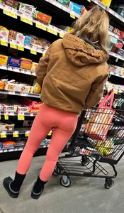 Salmon leggins MILF shopping