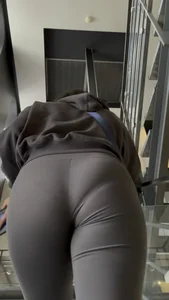 College Vpl Latina In Dark Grey Leggings Going Up The Stairs