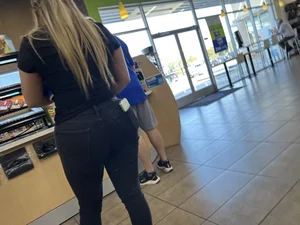 Big booty blonde baddie