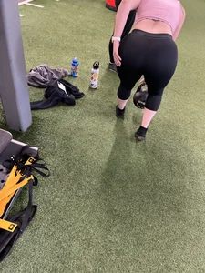 Gym PAWG Pt2 (nike pro leggings, juicy booty(oc))