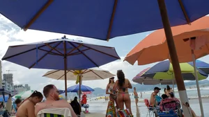 Brazillian beach creepshots, huge gallery of candid girls in swimsuits