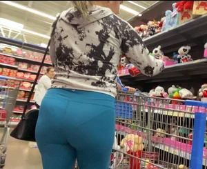 Trashy Cuban milf with VPL (oc)
