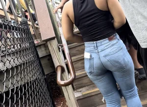 Bubble Butt Latina in Skinny Jeans