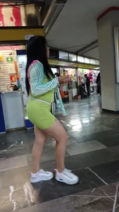 Teen Mexicana en leggings