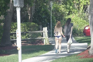 Even more sexy Florida bikini babes including a midget in a bikini