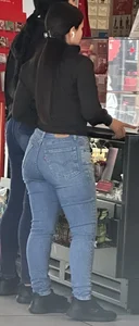 (OC) 2 Latina friends in tight jeans